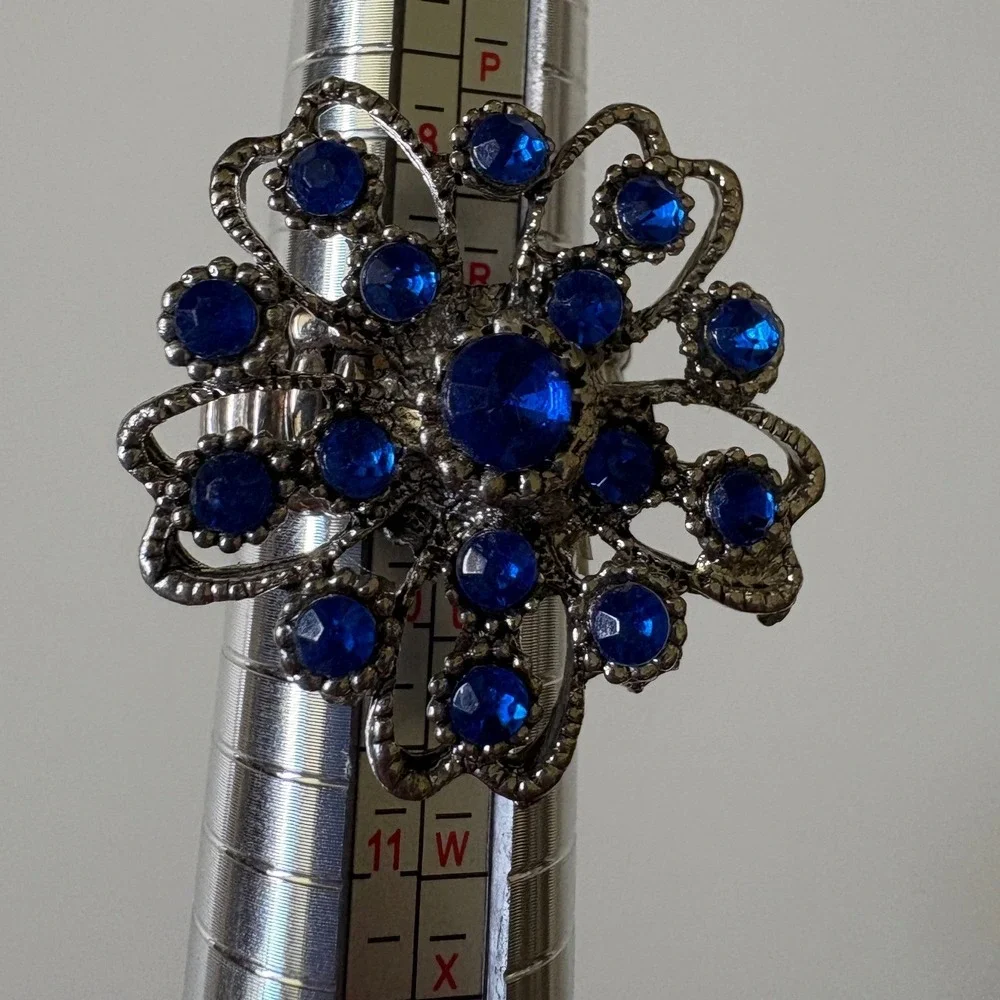 Blue Rhinestone Flower Cocktail Ring Silver Tone Filigree Stretch Band Statement